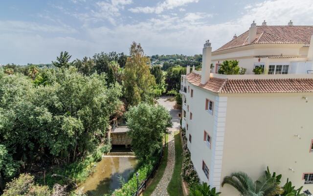 River Garden Spacious Penthouse