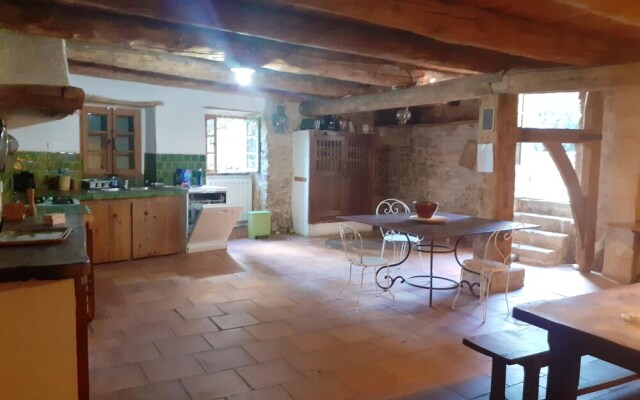 House With 4 Bedrooms in Laudun-l'ardoise, With Wonderful City View, Furnished Garden and Wifi