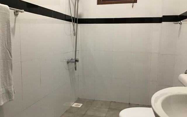 Canalside Villa & Guest House