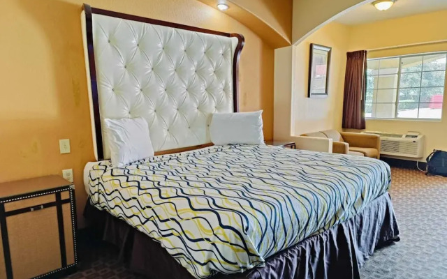 Deluxe Inn & Suites