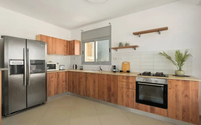 Sea View Beach Penthouse by Sea N' Rent