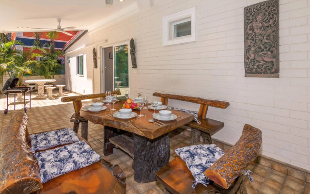 Villa Waree 5 minutes from City and Beach