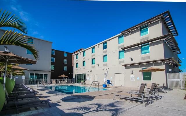 Holiday Inn Express & Suites Miami Airport East by IHG
