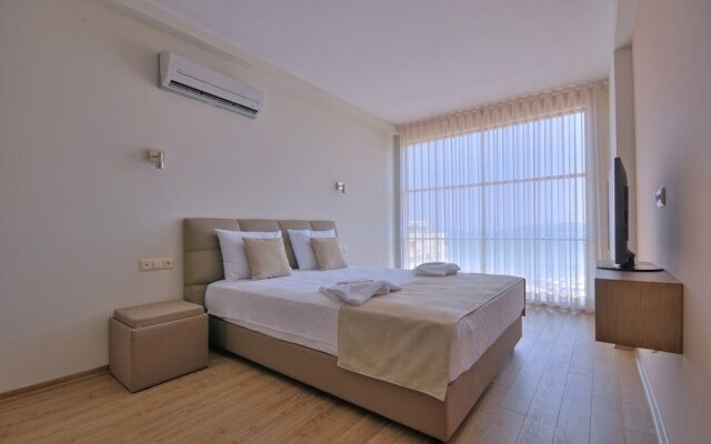 Delmar Suites & Residence