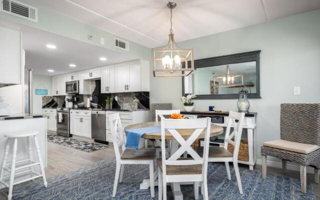 Beachcomber 304, 2BRs, Pool, Beach, Near Mayo Clinic, Sleeps 4