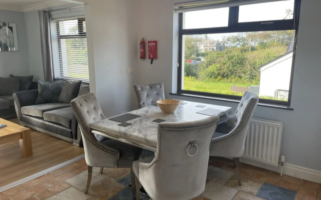 Beautiful 3-bed House in Sunny Killough Down
