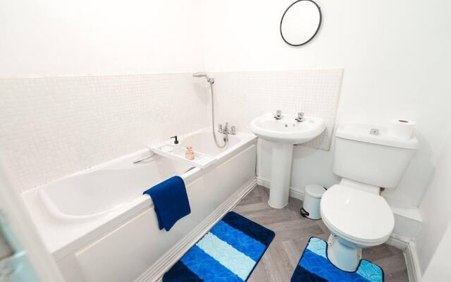 Immaculate 4-bed House in Kings Norton