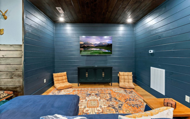 Blue Bird 3 Bedroom Cabin
