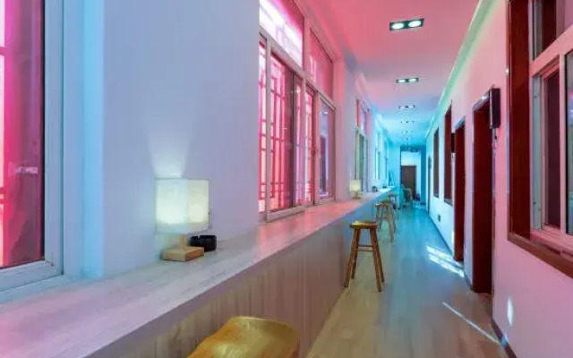 Shiyan Dufu Youth Hostel (Xi'an Bell and Drum City Wall)