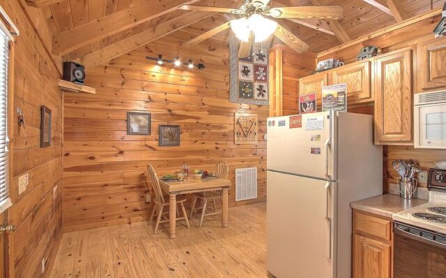 Snuggled In 1 Bedroom 1 Bathroom Cabin
