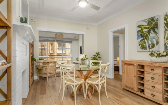 Spacious 2-bed Apartment in the Heart of Manly – Guest Rooms – Sydney