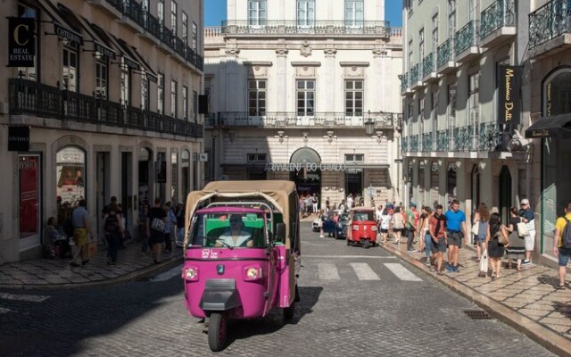 ALTIDO Lux Chiado 2-Floor 3-BR Apartment w/Garage