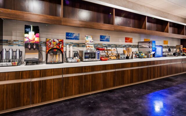 GLō Best Western Dallas South DeSoto