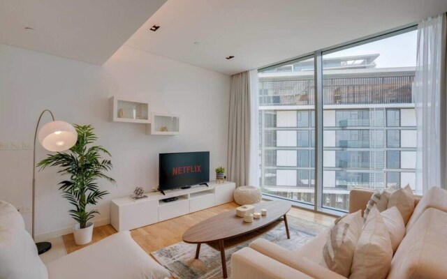 Sea, Pool & Dubai Eye Views Free Early Check-in