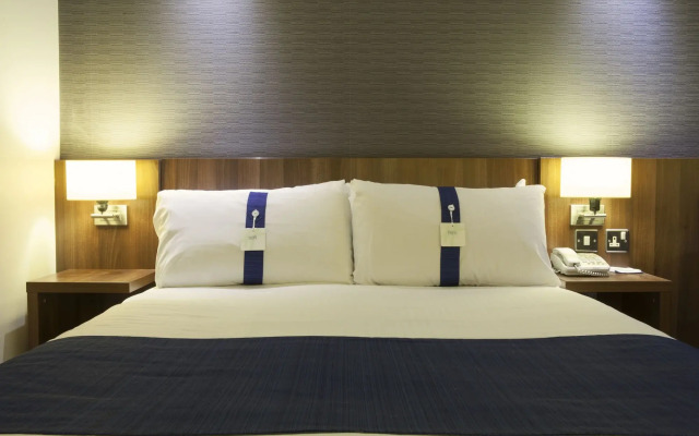 Holiday Inn Express Edinburgh Airport by IHG