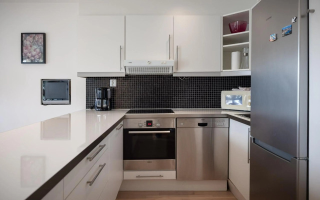 Central top floor apartment