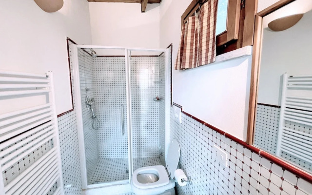 Vicolo - Sleeps 5 With air Con, Wifi, Balcony for Dining and Pool