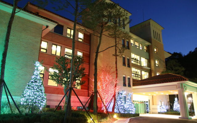 Pinehills Hotel