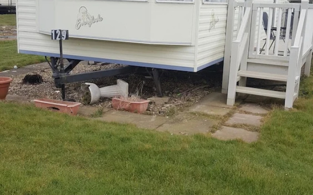 T & J's Caravan - 129 Happy Day's