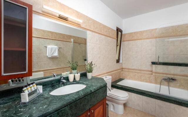 3 Roses Residence