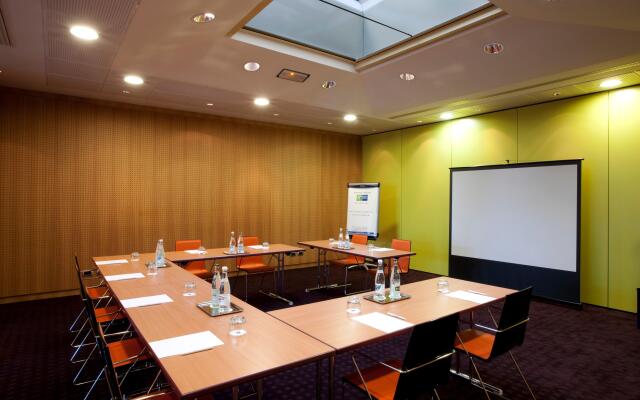 Holiday Inn Express Paris-Canal de la Villette by IHG