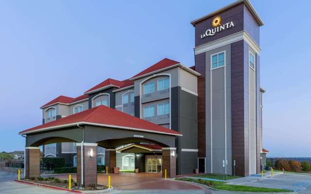 La Quinta Inn & Suites by Wyndham Fort Worth - Lake Worth