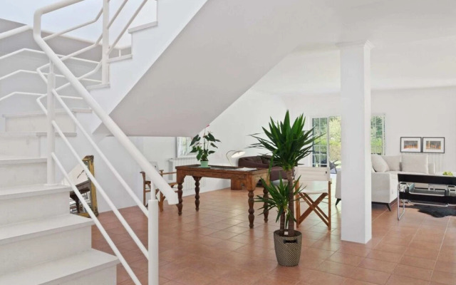 Luxury Golf Villa for 10 w Private Garden & Pool