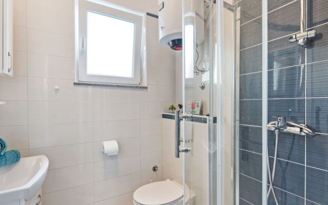 Lovely Apartment in Pakoštane With Private Swimming Pool