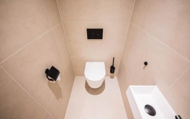 Alphabet 1 BR Apartment Ss177
