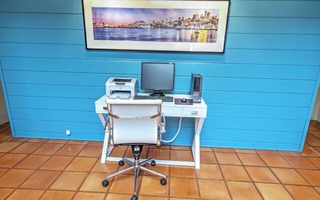 Suites At Fishermans Wharf