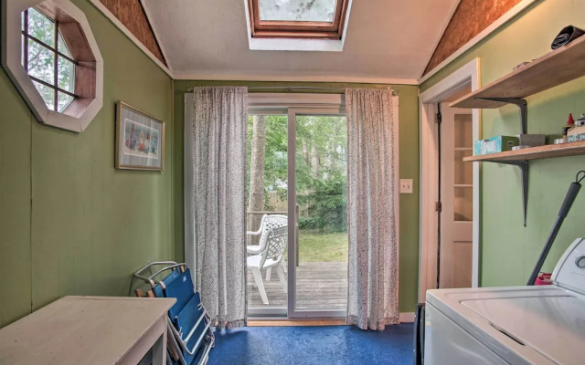 South Yarmouth Cottage ~ Half Mi to Beaches!