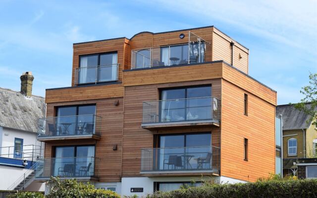 Seafront Quay West Apartments