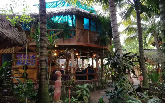 Balsa Surf Camp by Rotamundos