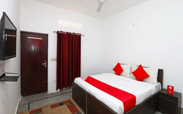Hotel Indians by OYO Rooms