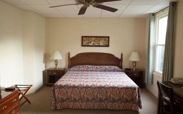 Country Squire Inn and Suites