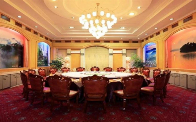 Shihe Hotel Xinyang