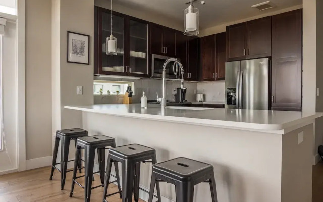 FRONTDESK Old Town Apts Scottsdale