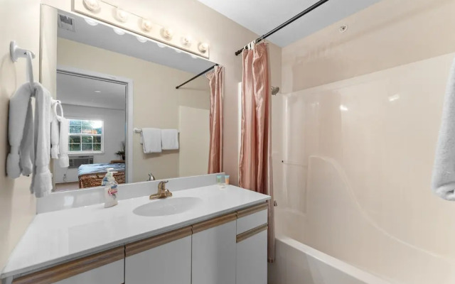 Carefree Getaways 2 Bedroom Condo by RedAwning