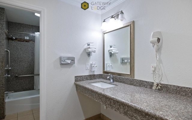 Gateway Thunderbird Motel