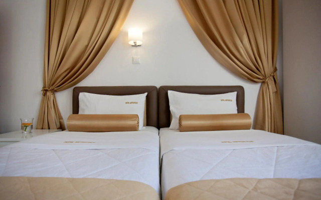 Metropolis Hotel
