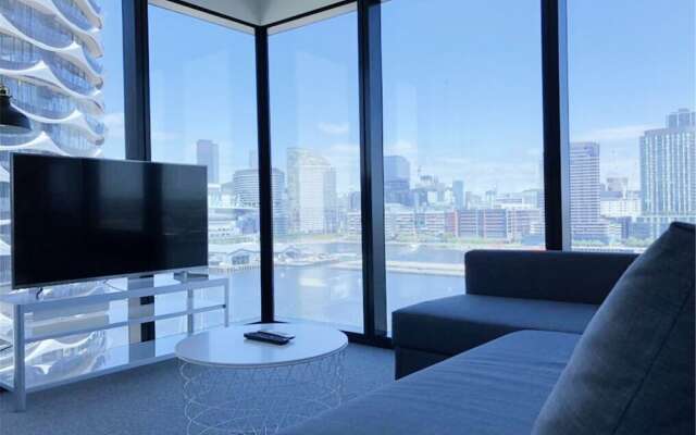 Hfn Riverside Docklands Apartment