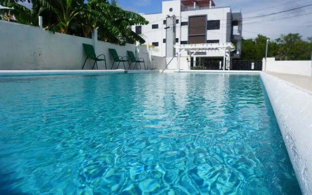 See Belize Waterside Sea View 2-bedroom Apartment w Balcony, Pool & Deck 2nd FL