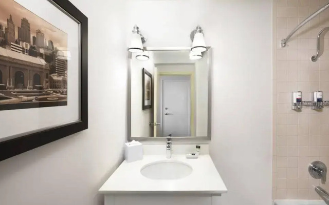 Four Points by Sheraton Kansas City - Sports Complex