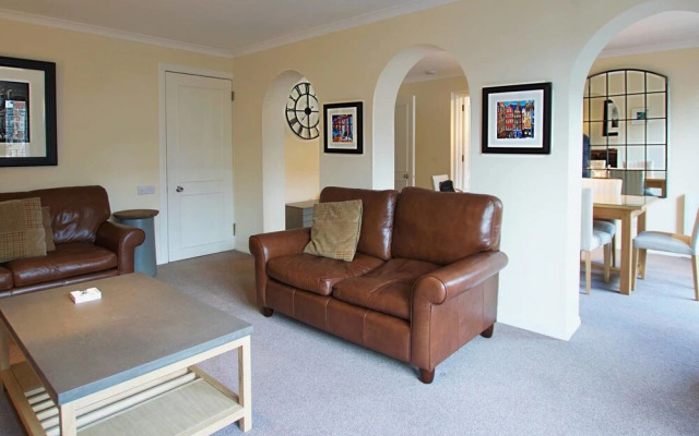 Historic City Centre Apt with Free Secure Parking