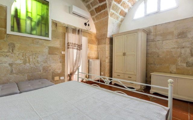 3936 Corte dei Falconi by Barbarhouse