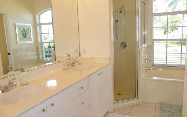 Luxuriously Furnished Waterfront Home With Pool/spa