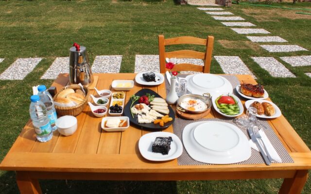 Tinos Otel & Bağ Evi (+12 Yaş)