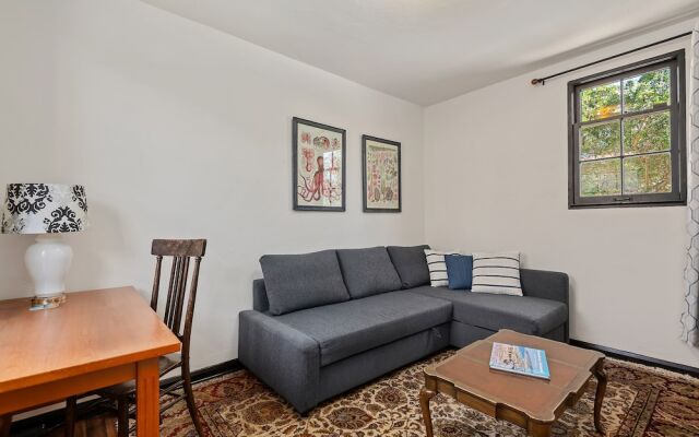 Garden Cottage - Miramar Beach With Shared Deck