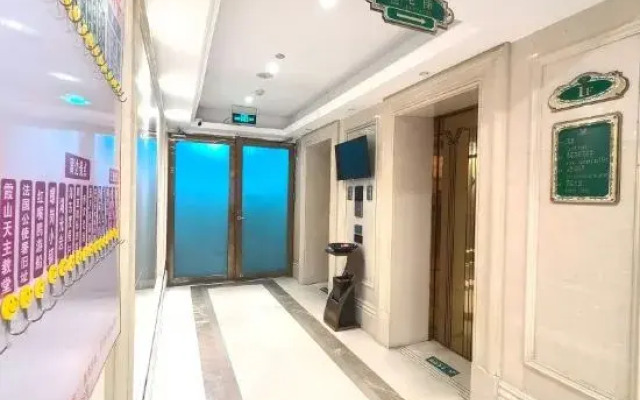 Vienna Hotel (Zhanjiang Mazhang high speed railway station store)