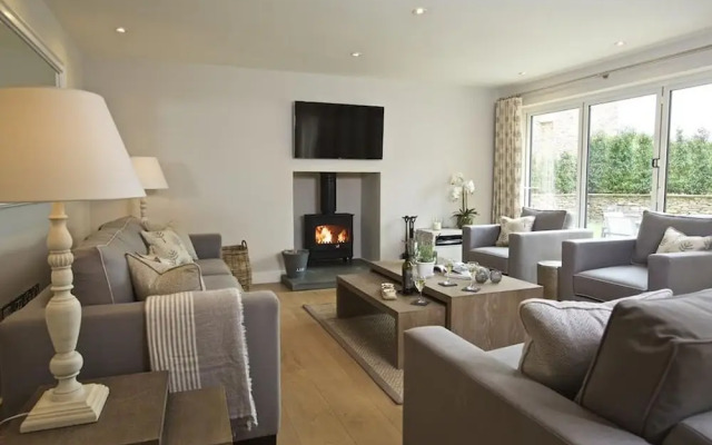 3 The Drive, Hillfield Village